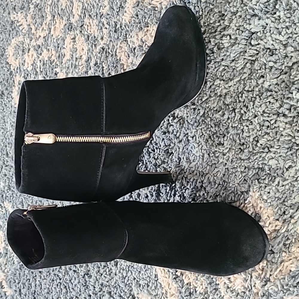 Adrienne Vitadini Pebbles Black Booties Size 8